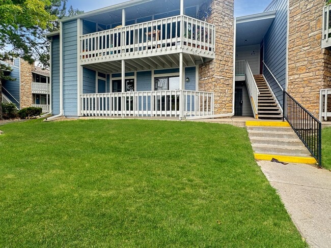 Building Photo - Freshly Updated 2 Bed, 2 Bath Condo for Rent in Denver