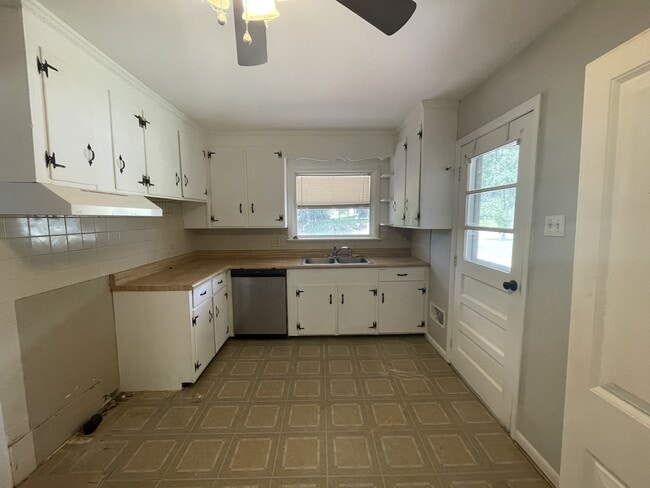 Photo - 405 Winesap Rd