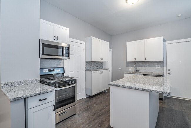 Building Photo - 1806 N Richmond St Unit 1R Rental