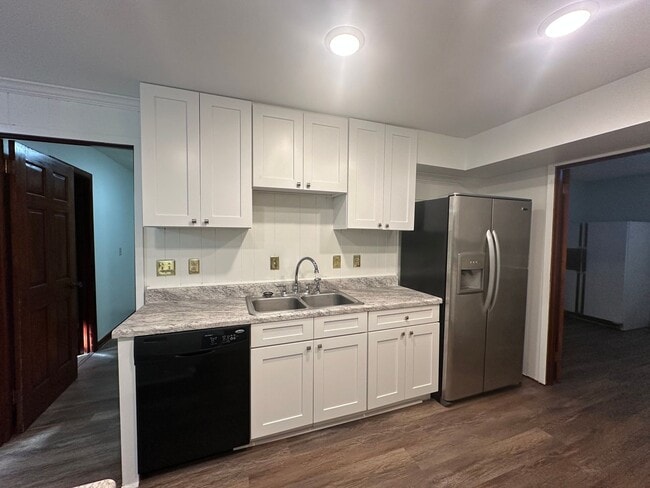 Photo - 6 BR 3 BA House in Colonial Hill Community