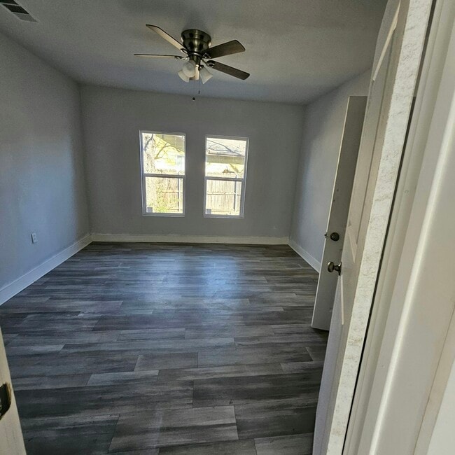 Photo - 1509 W Collin St