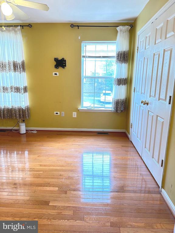 Photo - 20408 River Bank St