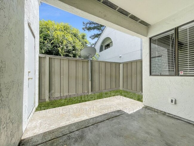 Photo - 1055 N Capitol Ave Unidad #21