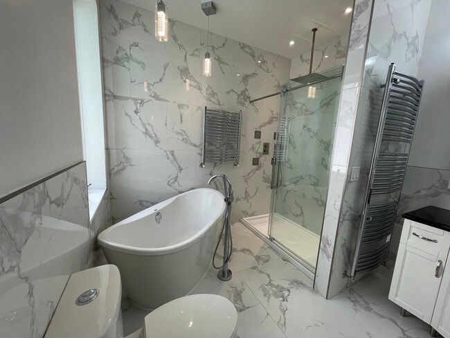 Building Photo - 440 King St Unit 2