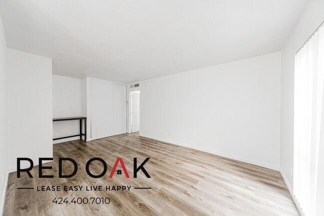 Photo - 17830 Sherman Way Unidad 147