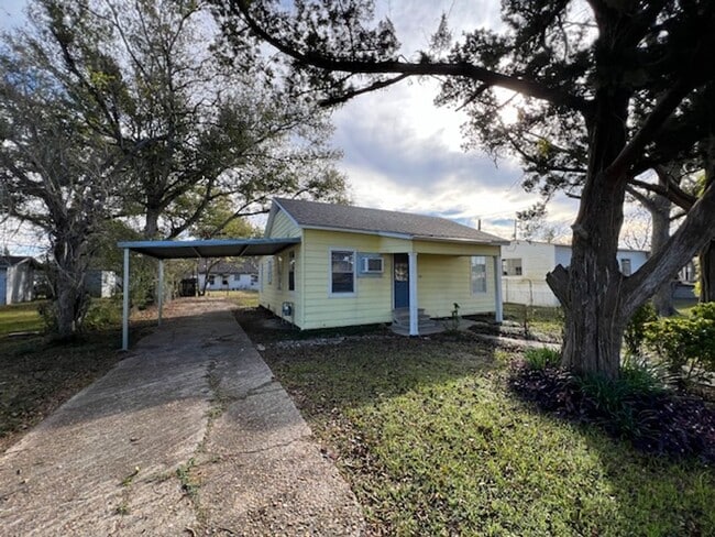 Photo - 2 Bedroom 1 Bathroom Home in quiet neighbo...