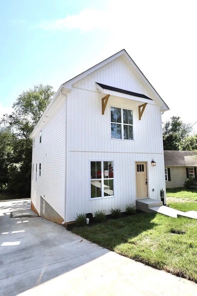 Building Photo - 218 High St