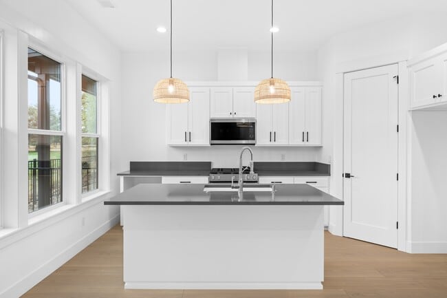 Photo - 111 Golf View Dr