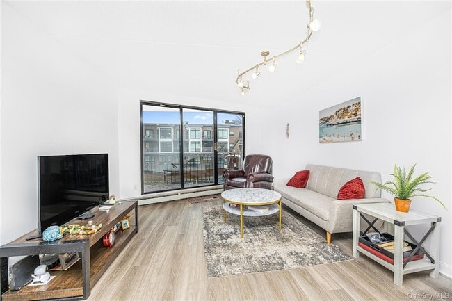 Photo - 1155 Warburton Ave Unit 3D