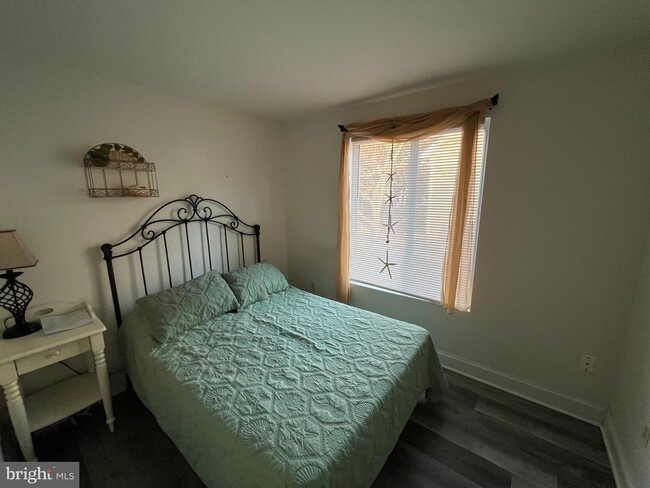 Photo - 22740 Holly Way W