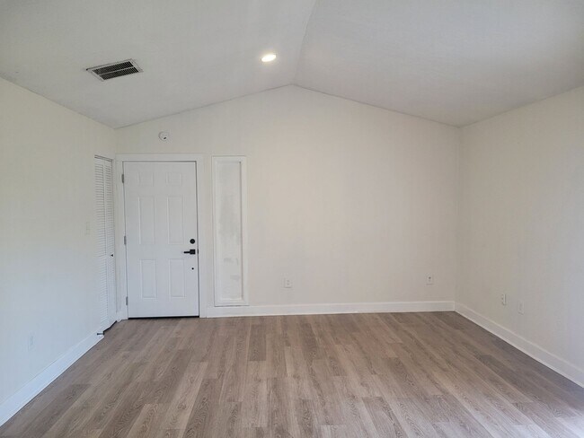 1236 Dovehill Dr Unit 1248