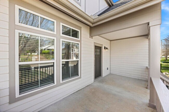 Photo - 505 A Moore Ave-