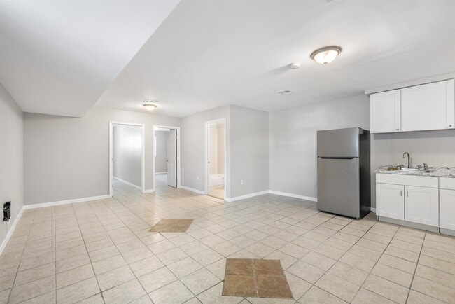 Building Photo - 94 Winfield Ave Unit G Rental