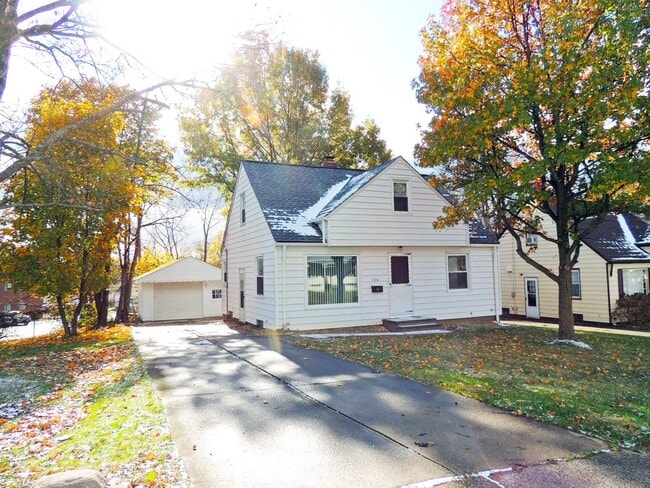 Building Photo - 106 Cowles Ave
