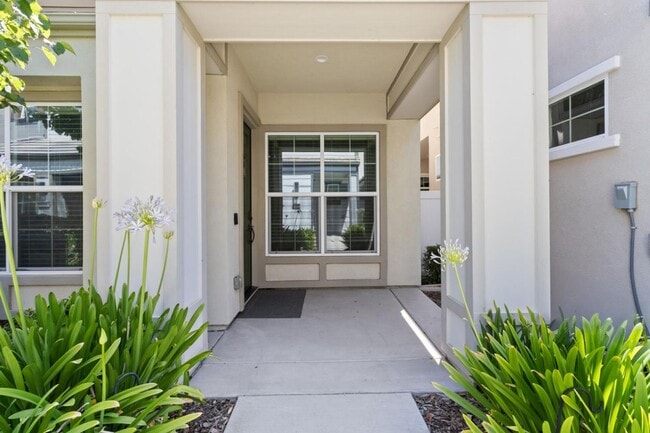 Photo - 3 Bed 2.5 Ba 2 Car Garage with solar!