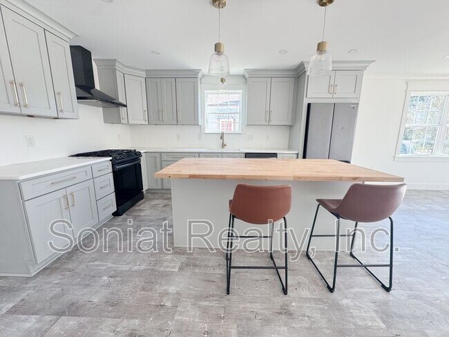 Photo - 233-235 Jefferson Heights Ave