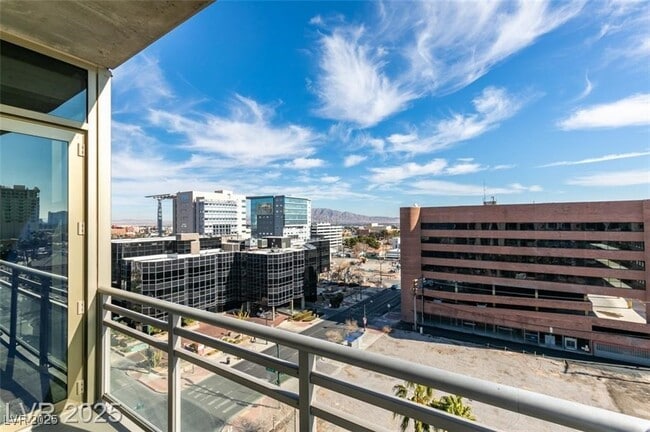 Photo - 353 E Bonneville Ave Unidad 816 Rental