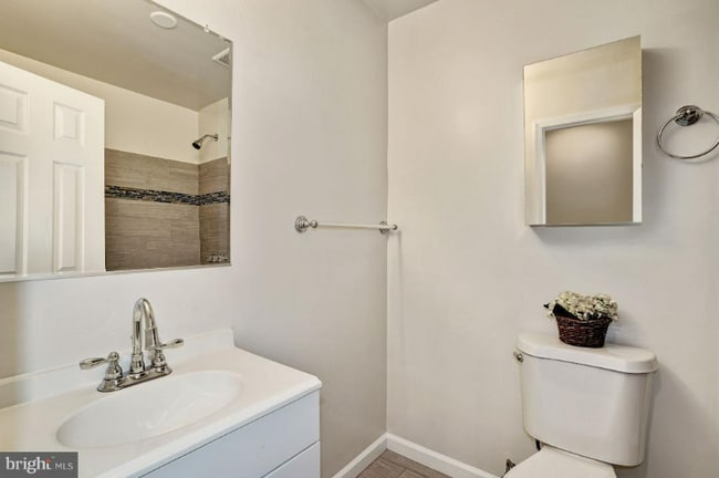 Photo - 319 Burns St SE