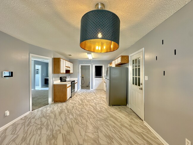 Photo - 1717 Largo Cir