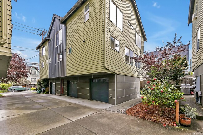 Photo - Cheery & Bright Columbia City Townhome