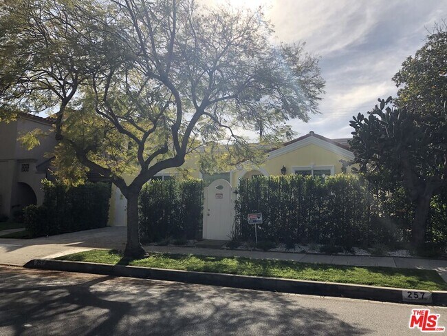 257 N La Peer Dr