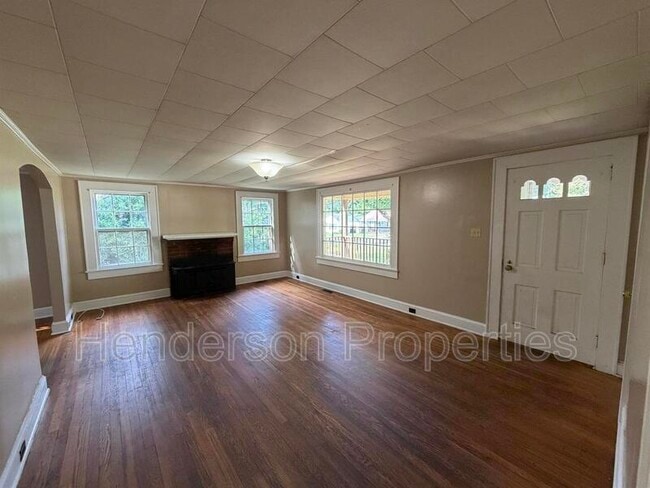 Photo - 638 Salisbury Rd