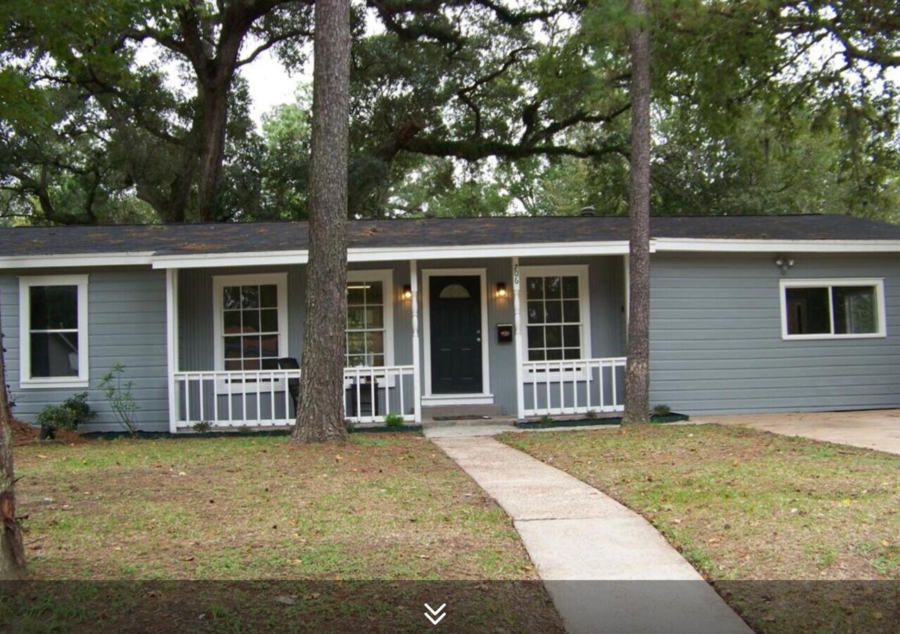 Photo - 706 Azalea St