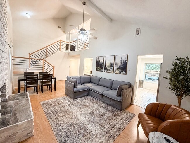 Photo - 29 Pinewood Forest Ct