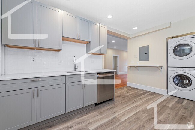 Building Photo - Pets Friendly, In-Unit Washer and Dryer, O... Rental