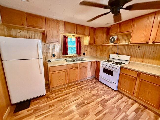 Building Photo - 802 2nd St NW