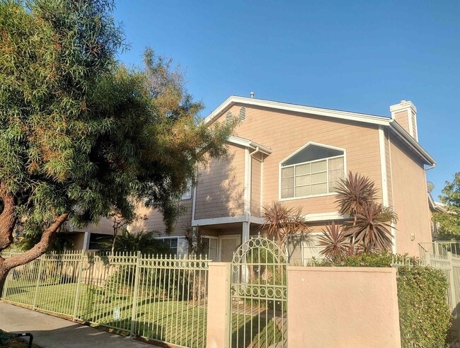 Photo - 4111 Poplar St Unidad 11 Rental
