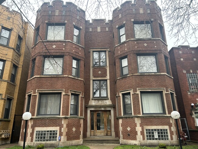 Building Photo - 8014 S Vernon Ave Unit 2N