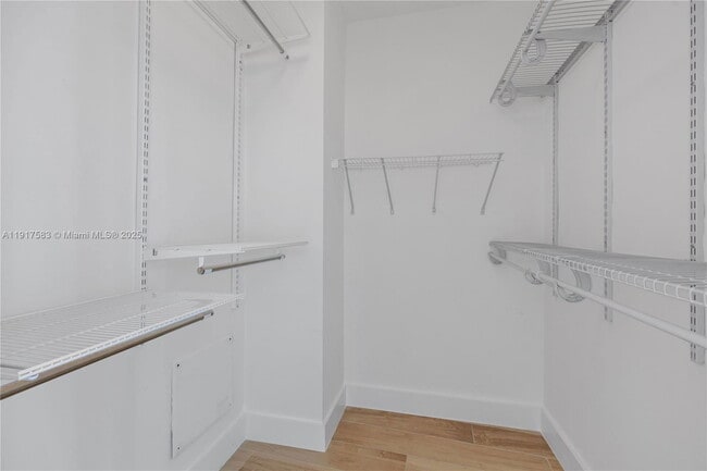 Photo - 601 NE 36th St