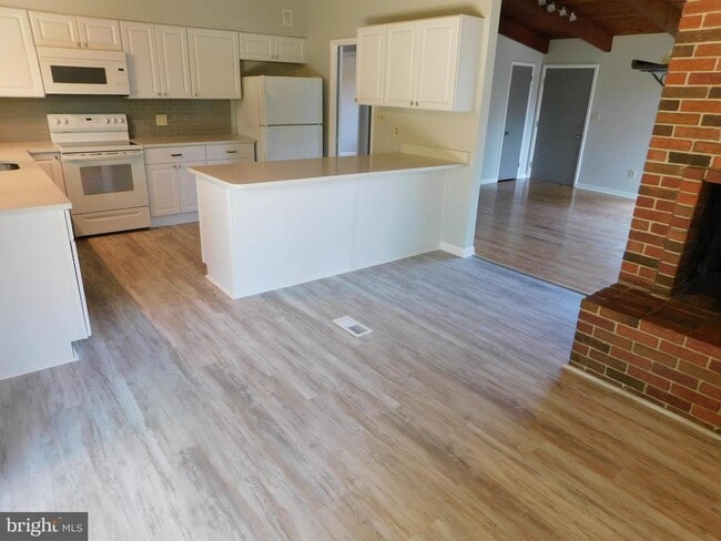 1242 S Governors Ave