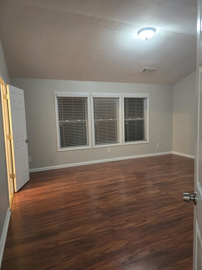 Photo - 1642 Balvaird Dr