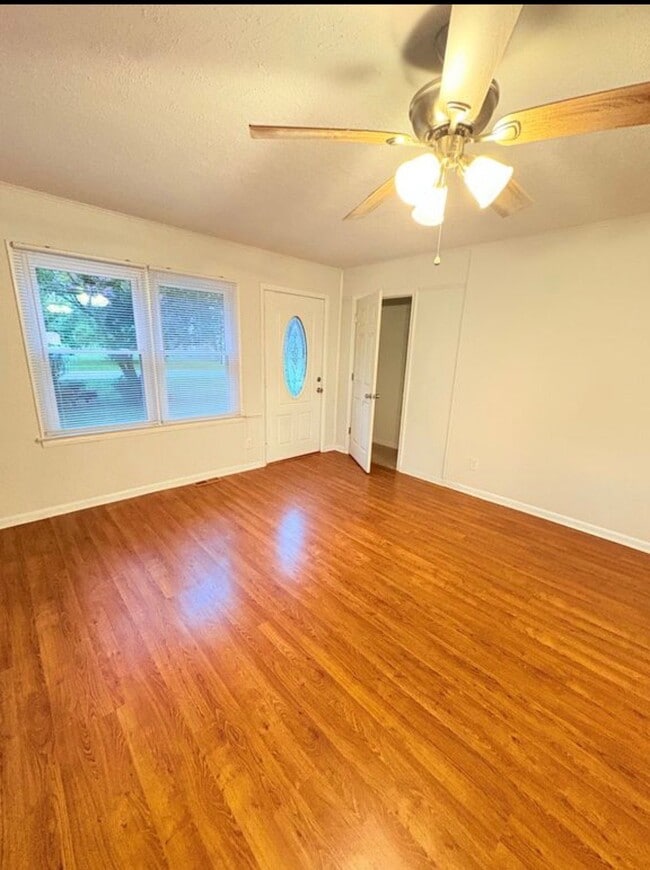 Photo - 105 2nd St