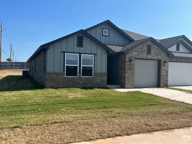Building Photo - BRAND NEW DUPLEX! Rental