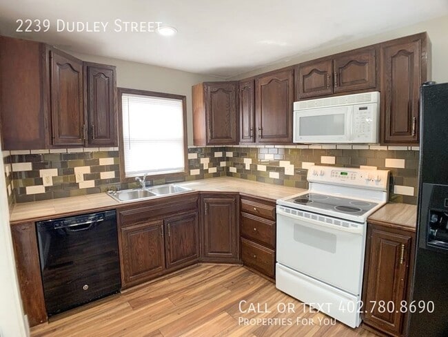 Photo - 2239 Dudley St