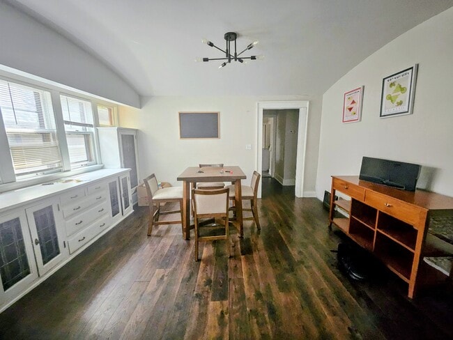 Photo - 3019 N Frederick Ave Unidad 3021