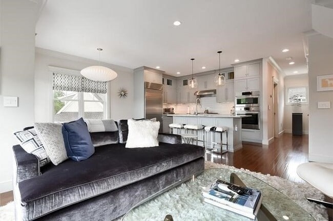 Photo - 900 Greendale Ave