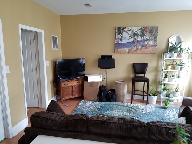 Photo - 1728 Bolton St Unidad 3