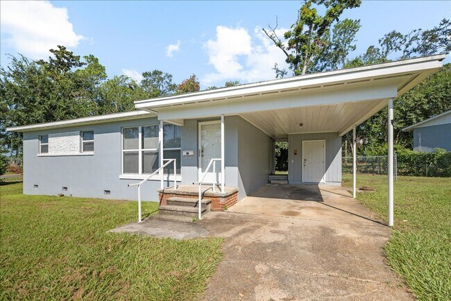 Photo - 202 Juniper Dr