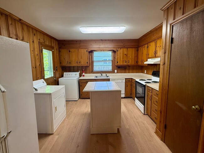 Photo - Three bedroom, 1.5 bath house in Burlington