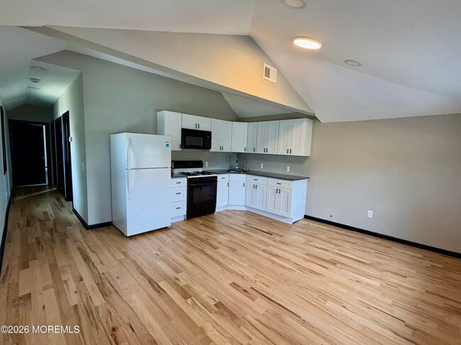 Photo - 98-100-100 Raritan Ave