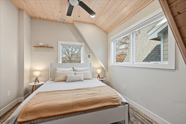 Photo - 1434 S Euclid Ave Unidad ID1388271P