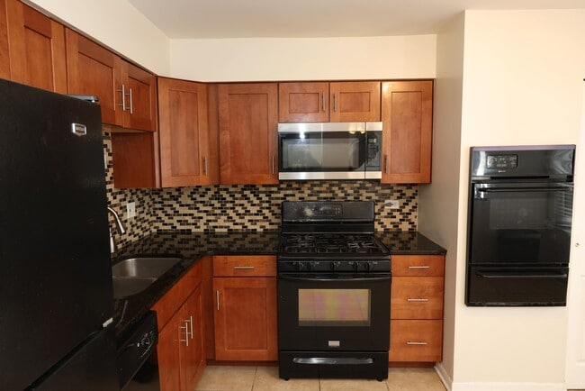 Building Photo - 503 E Valley Ln