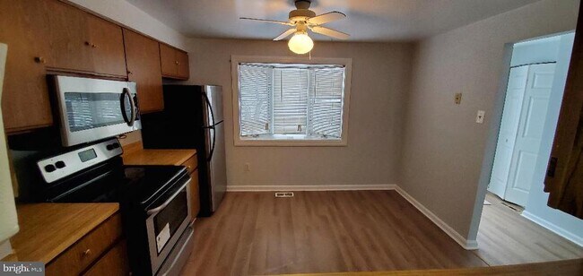 Photo - 16 Craftsman Ct