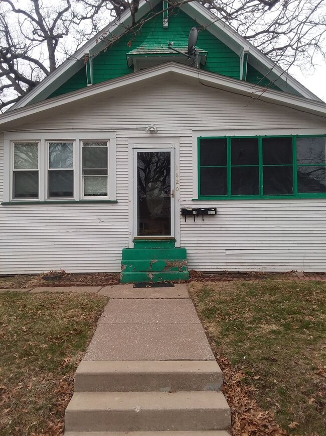 1620 24 1/2 St. - 1620 24 1/2 St. Apartment Unit 1620 -Upstairs