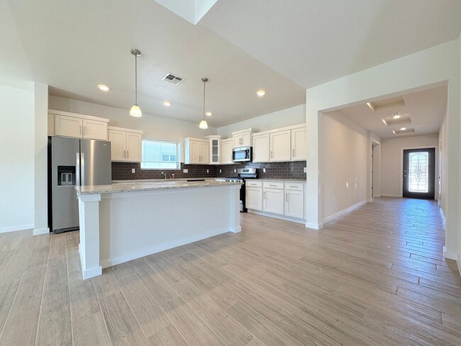 Photo - East El Paso 4 bed 2 Bath Refrig A/C!