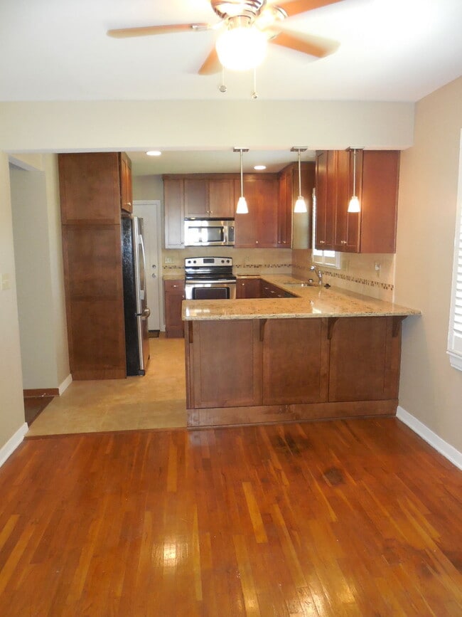 Photo - 2021 Stratford Rd